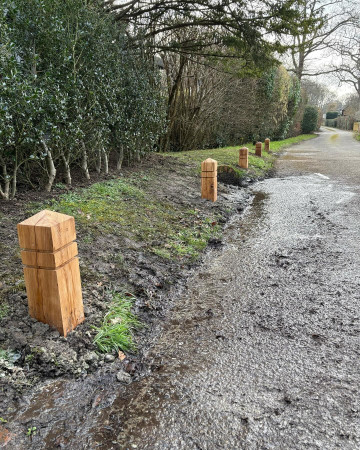 wentworth landscaping gravel driveway oak post markers