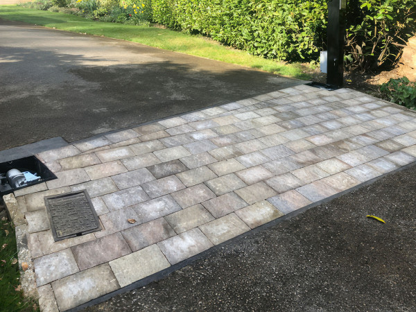 Wentworth Landscaping Block Paving Electric Gate Threshold with Automation