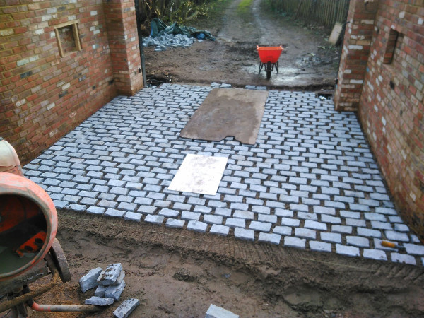 Wentworth Landscaping Gravel Driveway with Timber Gates at Period Property