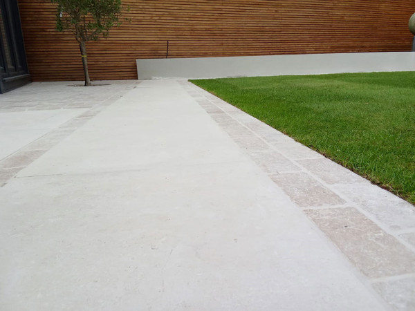 Wentworth Landscaping Limestone Patio with Sett Strip, Lawn and Horizontal Fence Detail