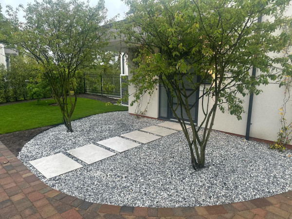 wentworth landscaping gravel circle stepping stones tree