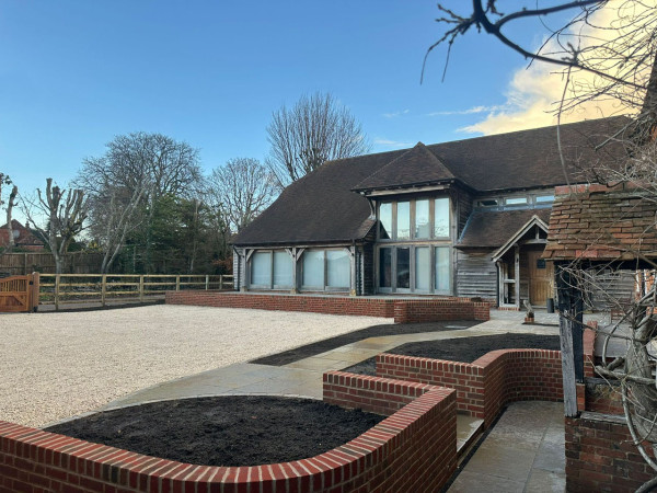 wentworth landscaping period barn gravel driveway brick planters